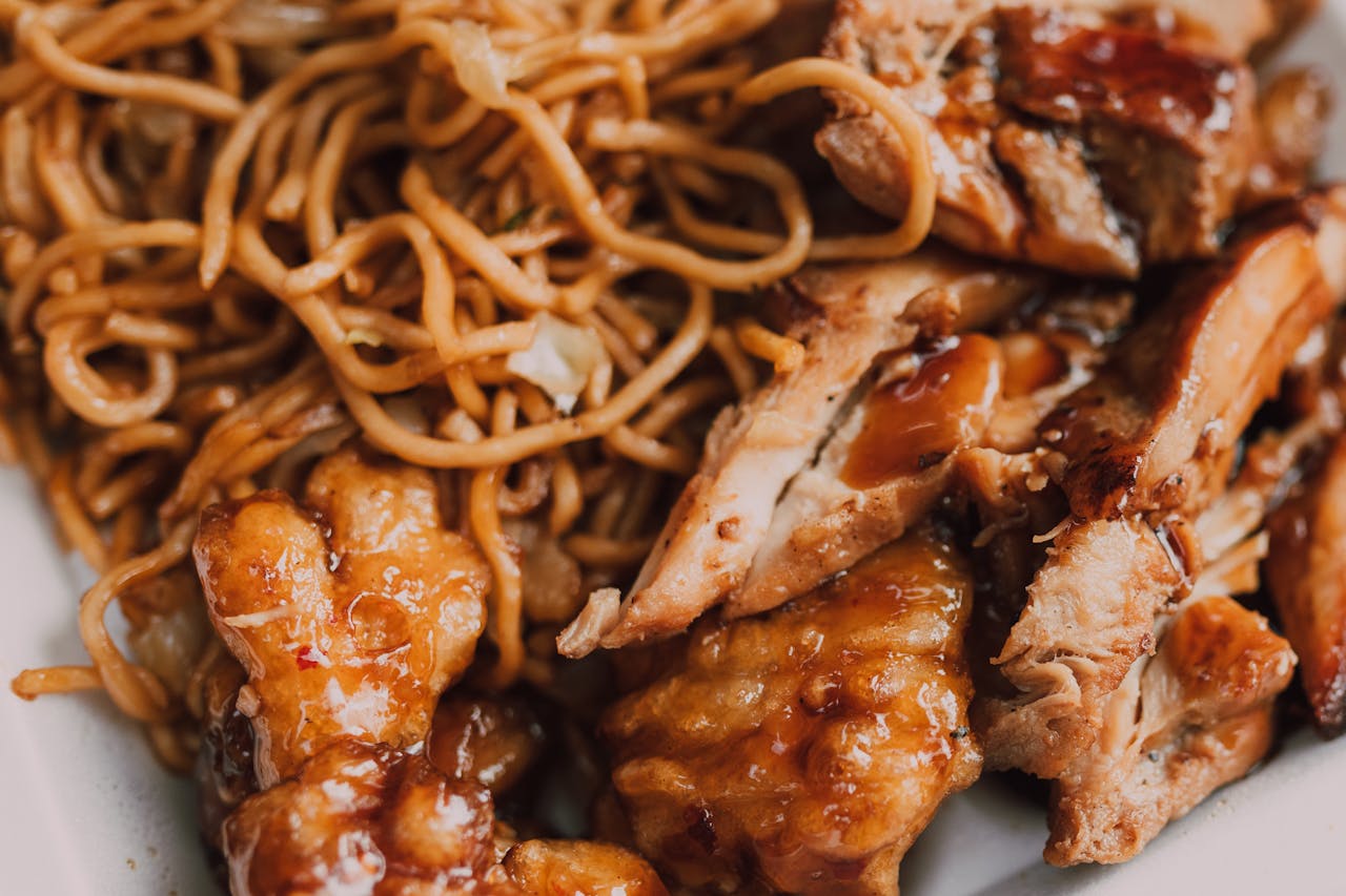 Aprenda a Fazer Macarrão Cremoso Sem Glúten com Frango e Cogumelos em 30 Minutos!